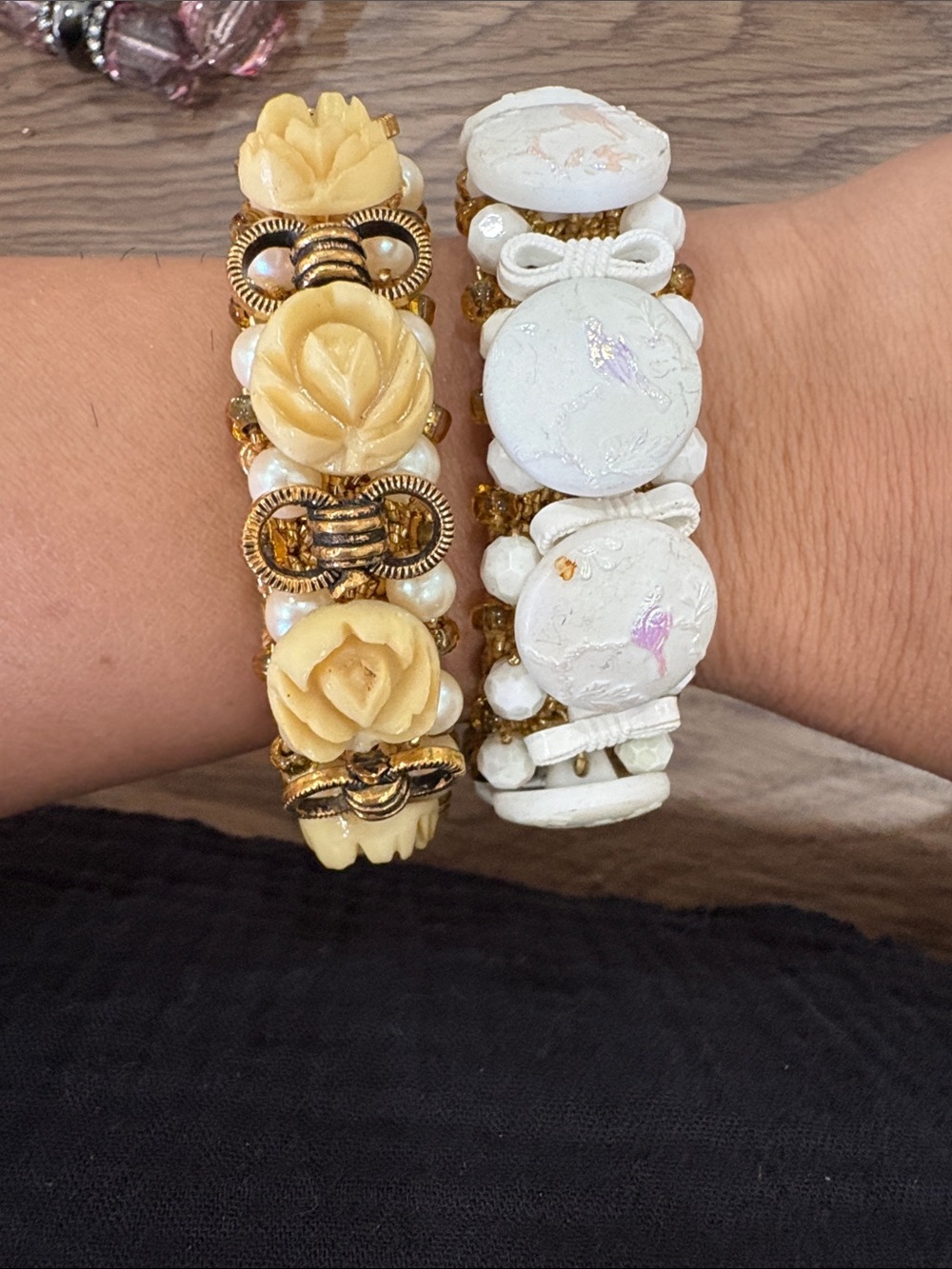 7-vintage Handcrafted Floral‎ Bead Stretch Bracelet - White & Cream